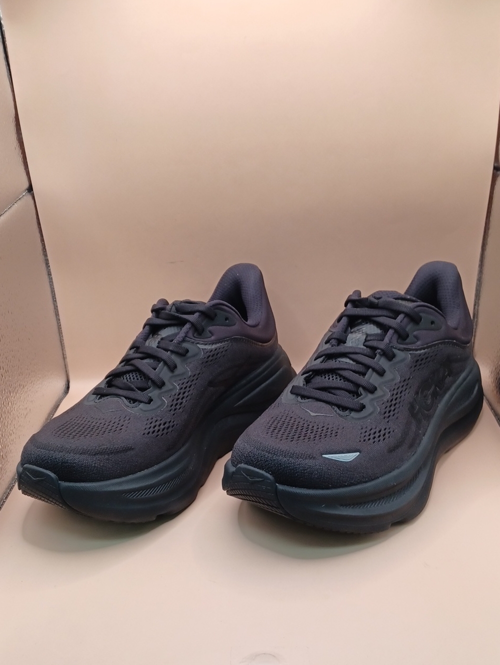 Hoka Mens Bondi 9 Sneaker-Black Size 8 2E US